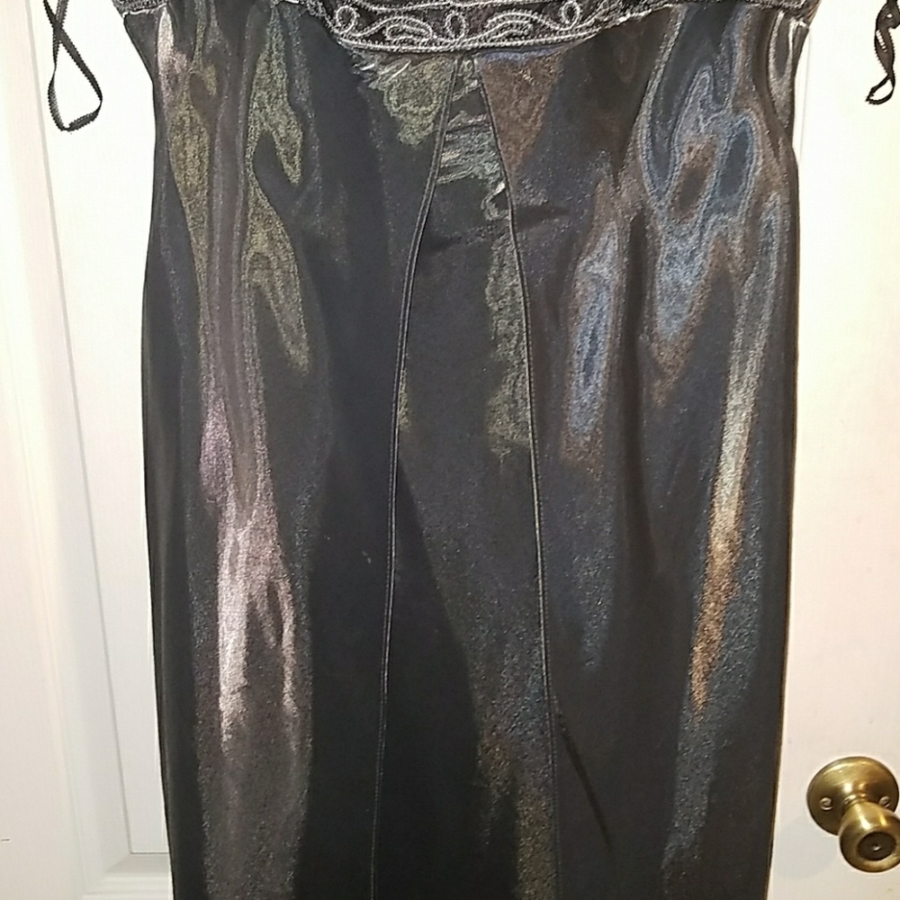 Formal dress - Picture 3 of 5